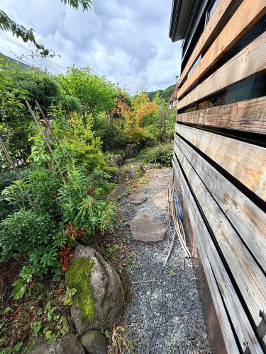 monkhouse_garden03