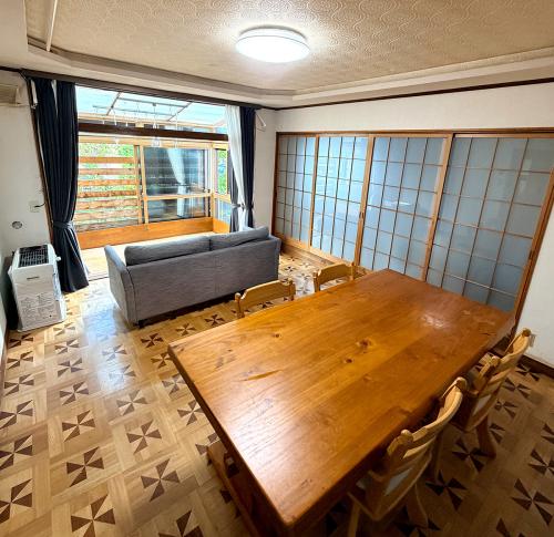 monkhouse_livingroom03